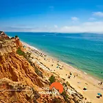 #063 Beach Apartment Steps From Ocean Apartament Albufeira