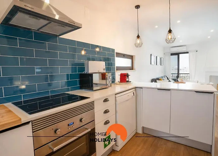 #063 Flat By Holidays 아파트 *